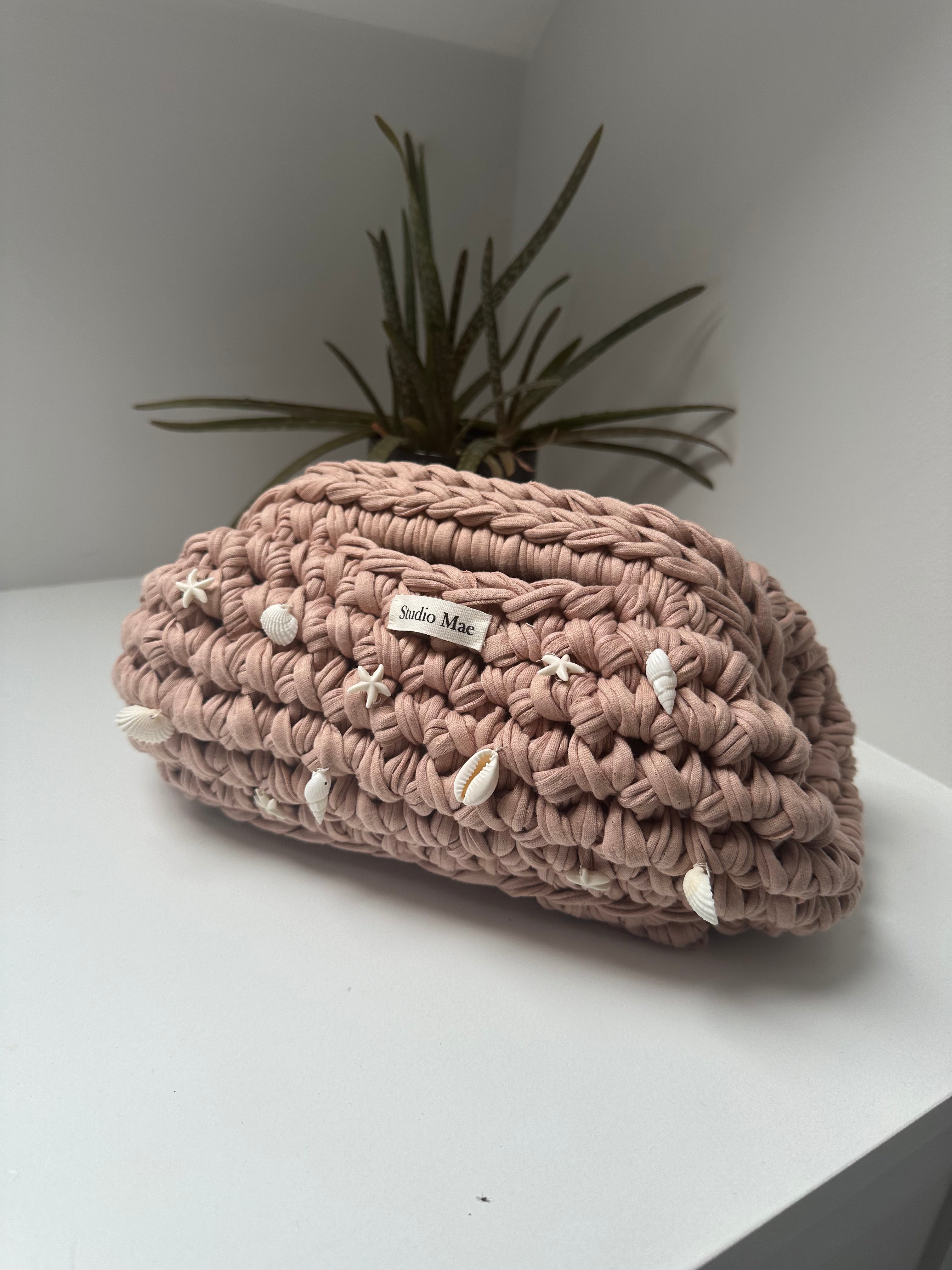 Amour Clutch