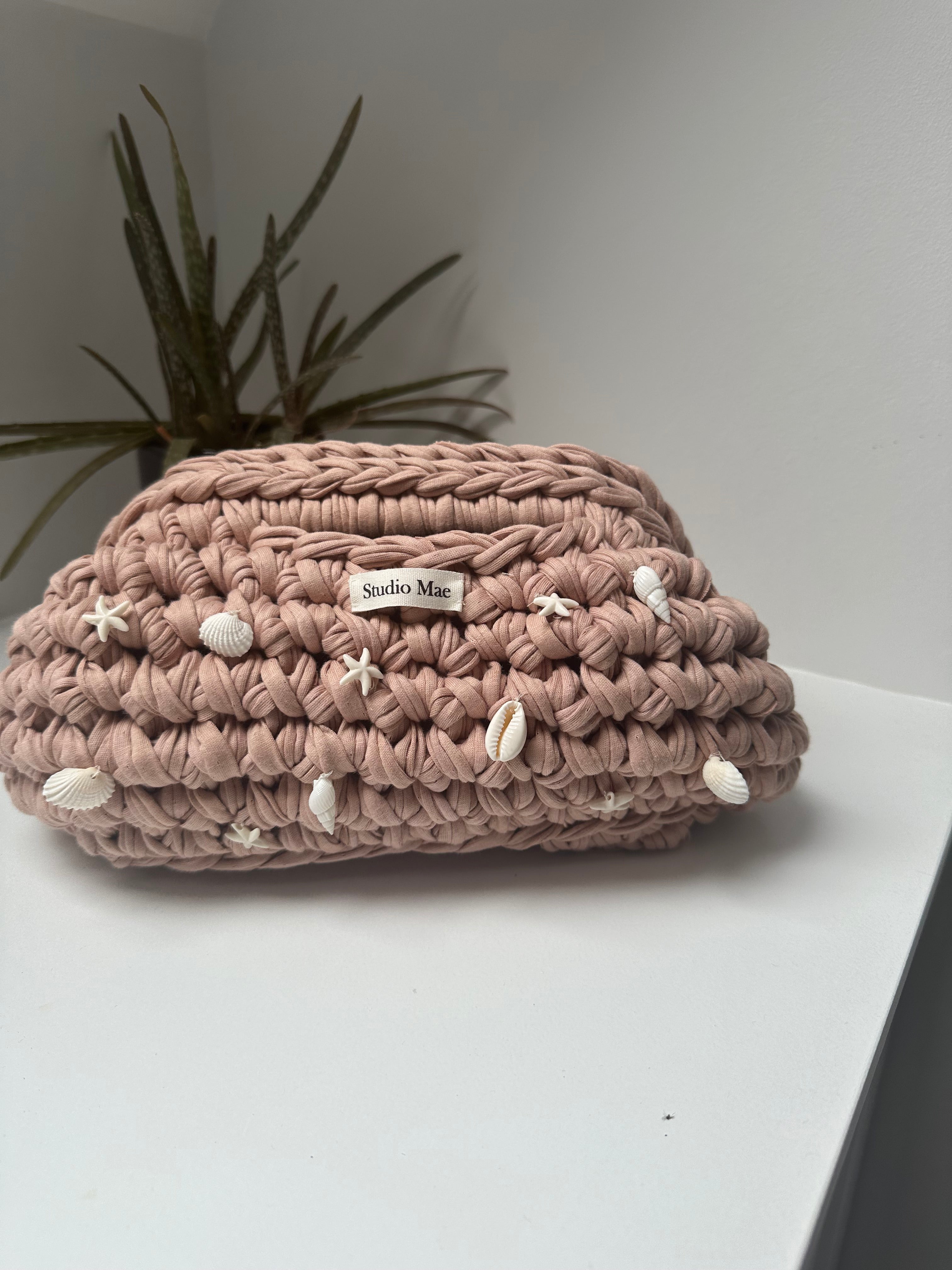 Amour Clutch