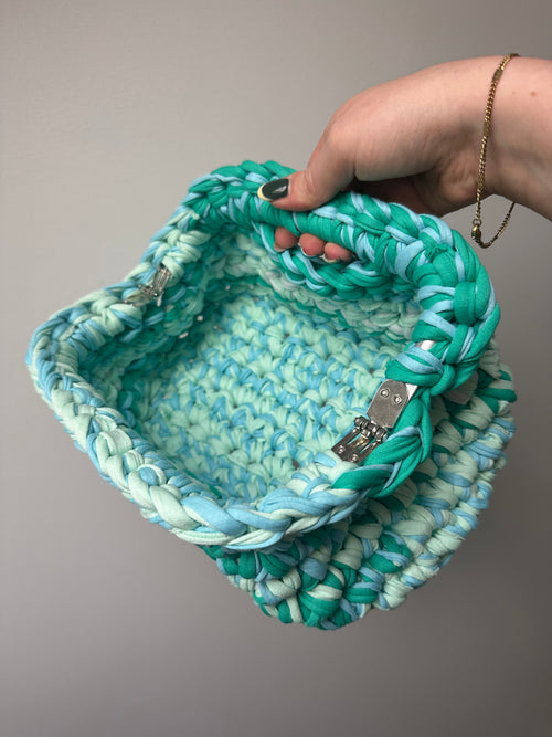 Amour Clutch