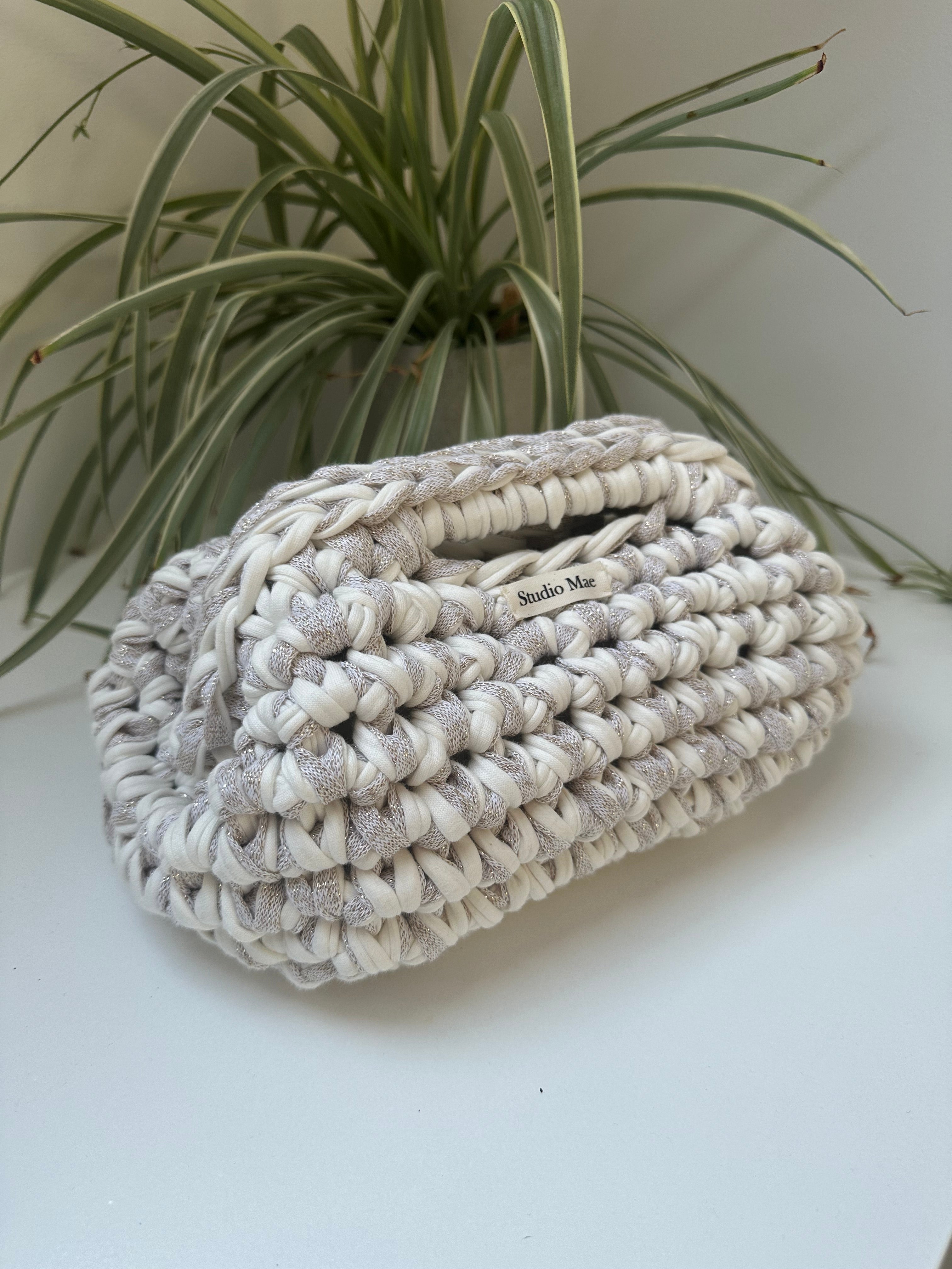 Amour Clutch